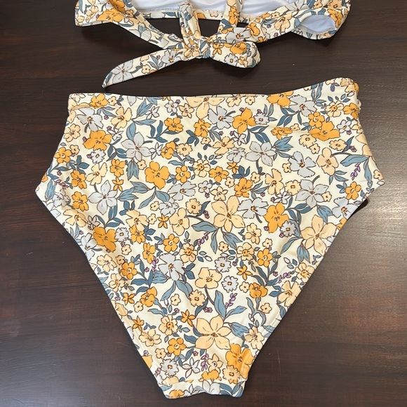 CUPSHE Tummy Control High Waisted Halter VNeck Floral Ruffled Trim Ruched - Picture 8 of 16